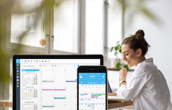 Zeiterfassung und Planung mit TimO-Kalender, dargestellt auf Laptop und Smartphone in einem modernen Arbeitsumfeld