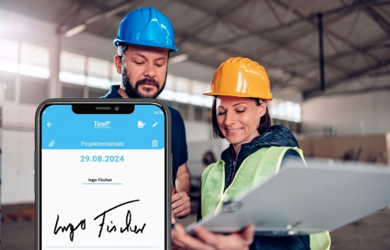 Zeiterfassung-App auf dem Smartphone zeigt Projektzeitdetails und Signaturfunktion auf einer Baustelle.