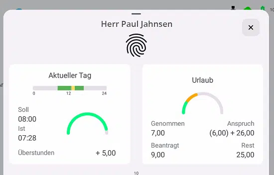 Ein Dashboard für Zeiterfassung mit Chip zeigt Arbeitszeiten, Überstunden und Urlaubsanspruch auf einen Blick.