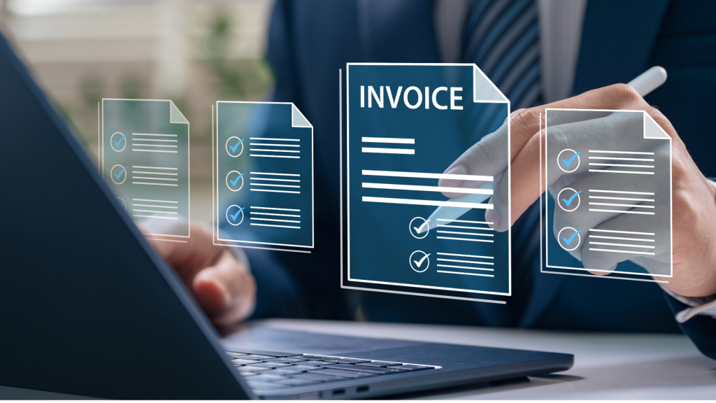 Geschäftsmann überprüft digitale Rechnungsdokumente auf einem Laptop im Kontext von Rechnungen Anforderungen 2025.