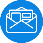 Blaues E-Mail-Symbol mit geöffnetem Briefumschlag und Newsletter.